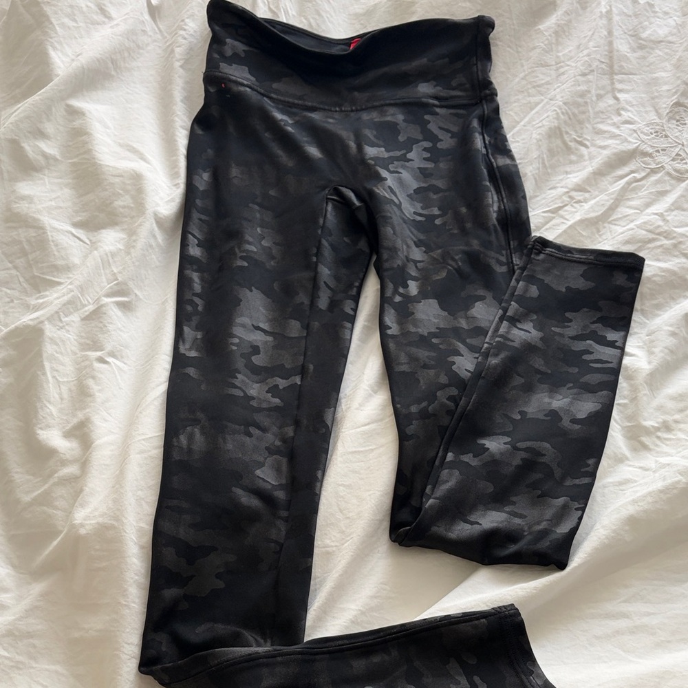 SPANX Kids Black Camo Leggings - Youth Active Bottoms